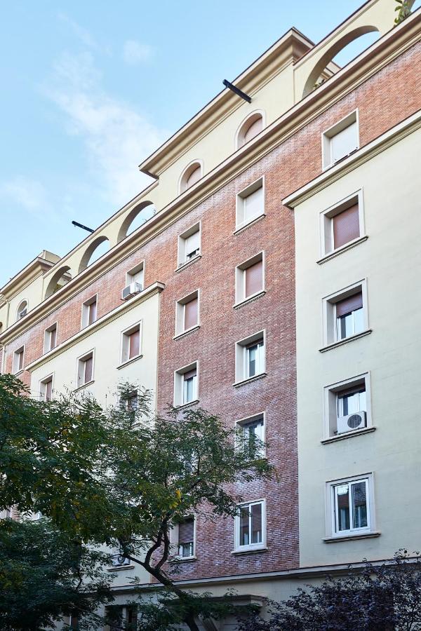 Апартаменты Bbarcelona Fira Superior Flats Экстерьер фото
